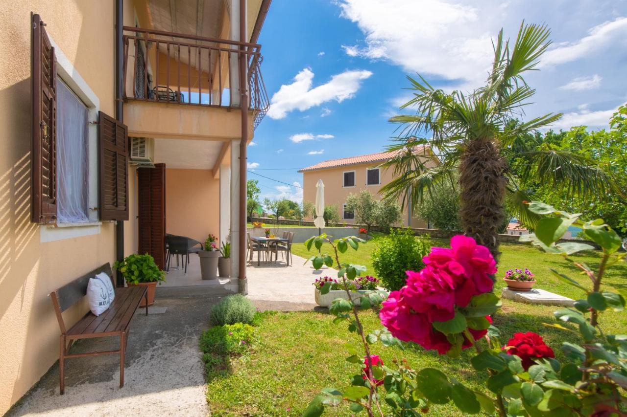 לאבין Apartment Alex מראה חיצוני תמונה